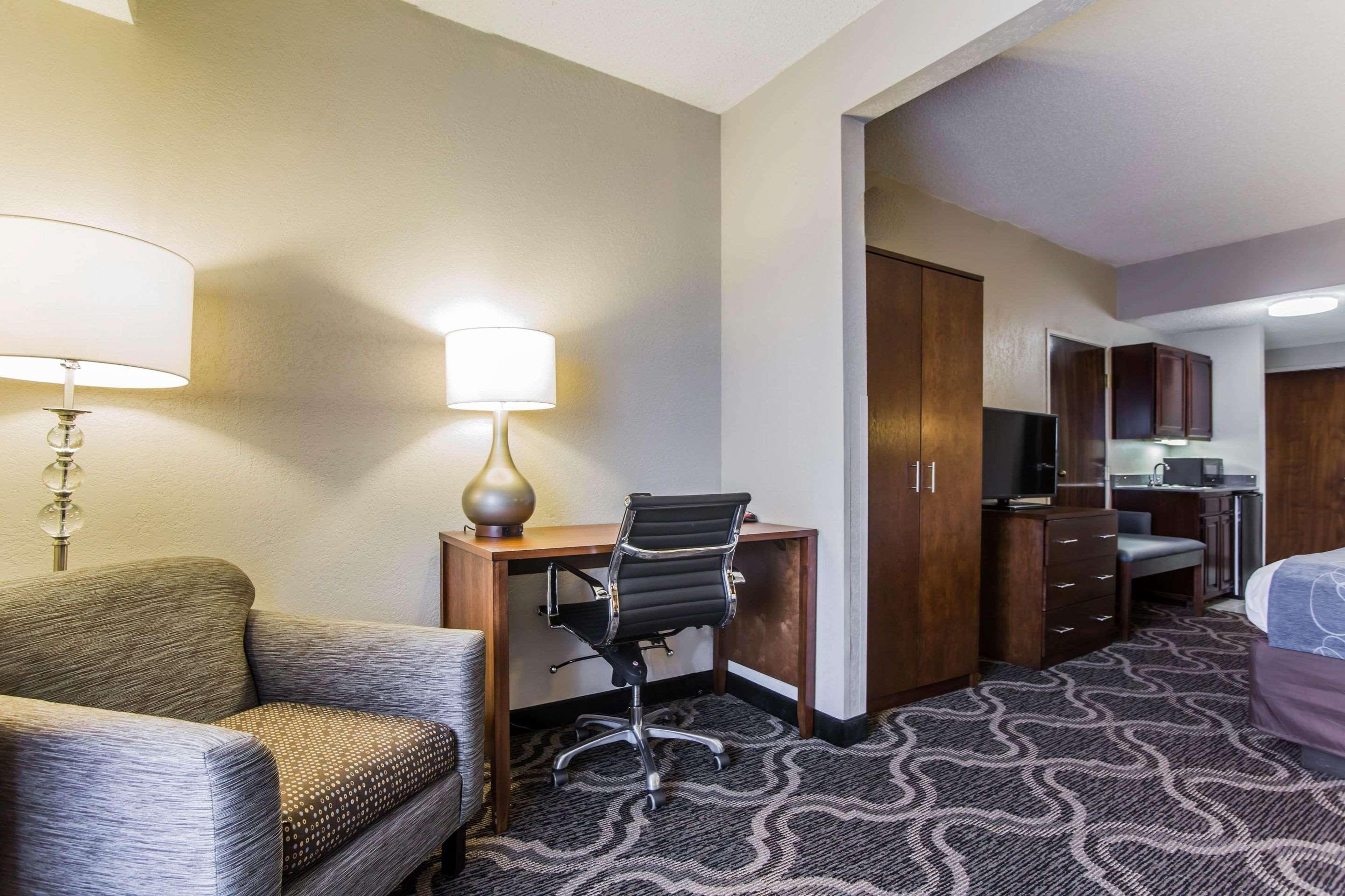 Hotel Comfort - Ballantyne Area 2*